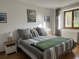 Les Deux Chevaux Guesthouse