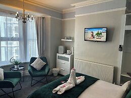 Calm Sea Guesthouse