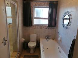 Inviting 3-bed House in Kempton Park