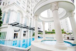 Fancy And Classic Studio Room At Bellezza Apartment
