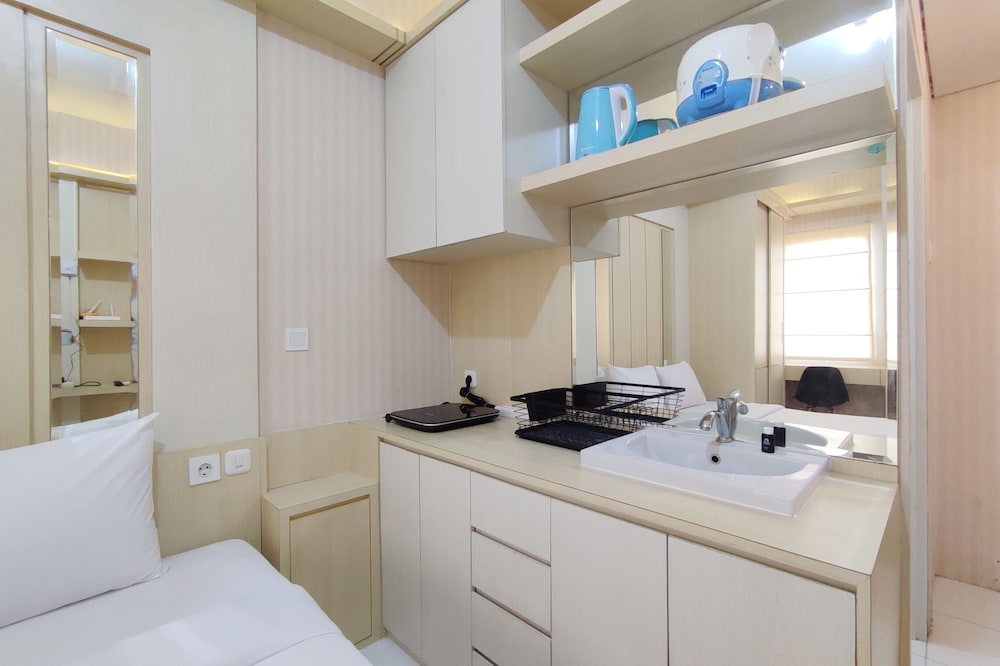 Comfort Studio At Candiland Apartment
