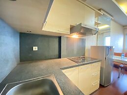 Cozy And Spacious 2Br At Suites @Metro Apartment