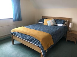 Detached House, 2 Bed, Sleeps 4, Parking