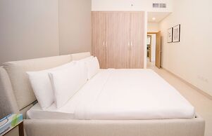 Business Bay 1BR Canal View Rooftop Pool - 360 vacation