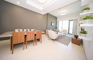 Business Bay 1BR Canal View Rooftop Pool - 360 vacation