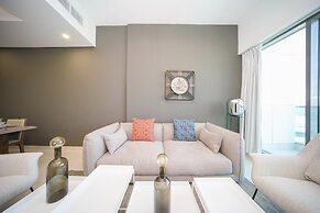 Business Bay 1BR Canal View Rooftop Pool - 360 vacation