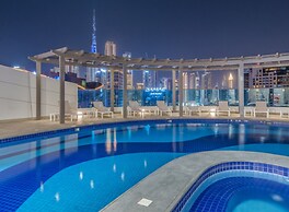 Business Bay 1BR Canal View Rooftop Pool - 360 vacation