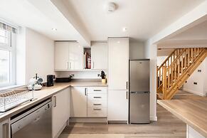 Beach Side House in Beautiful Borth