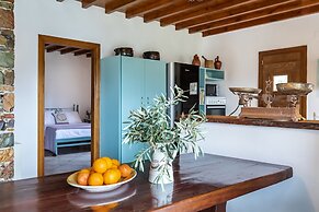 Charming 1-bed House in Stafylos