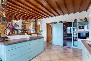 Charming 1-bed House in Stafylos