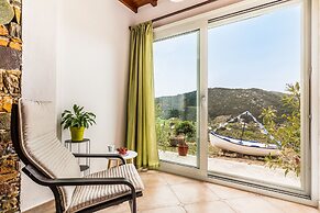Charming 1-bed House in Stafylos