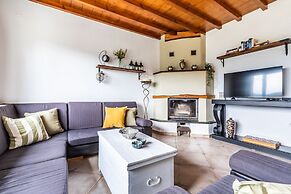 Charming 1-bed House in Stafylos