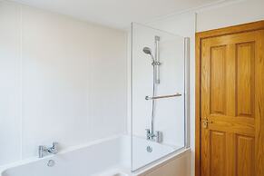 Lovely 3 Bedroom Bungalow Located in Drummore