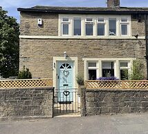 Stunning Two Bedroom Cottage in Honley