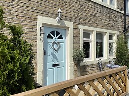 Stunning Two Bedroom Cottage in Honley