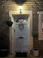 Stunning Two Bedroom Cottage in Honley