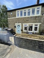 Stunning Two Bedroom Cottage in Honley
