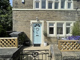 Stunning Two Bedroom Cottage in Honley
