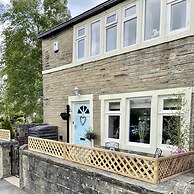 Stunning Two Bedroom Cottage in Honley