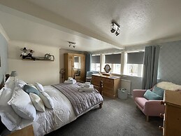Stunning Two Bedroom Cottage in Honley