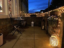 Stunning Two Bedroom Cottage in Honley