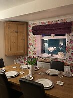 Stunning Two Bedroom Cottage in Honley