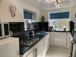 Stunning Two Bedroom Cottage in Honley
