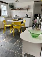 2 Bed Grade 2 - Dates Back to 1500's
