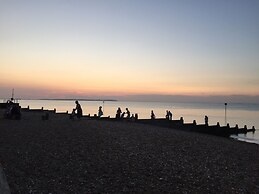 The Seaview Snug