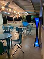 Reef Hostel Manta