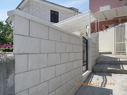 S2 - Modern Studio, Just 50m From the Beach