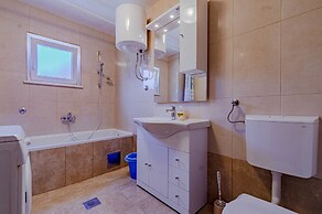 S2 - Modern Studio, Just 50m From the Beach