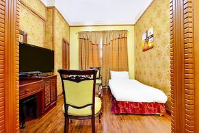 OYO 125 Moon Plaza Hotel