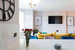 Beachfront Escape & Wow Sea Views, Luxury Retreat