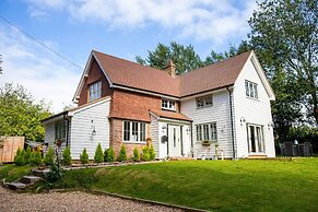 5bed-10guests-fireplace-hottub-pets Ok-parking