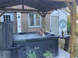 5bed-10guests-fireplace-hottub-pets Ok-parking