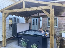 5bed-10guests-fireplace-hottub-pets Ok-parking