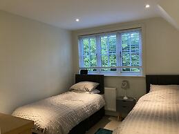 5bed-10guests-fireplace-hottub-pets Ok-parking