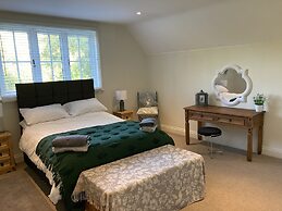 5bed-10guests-fireplace-hottub-pets Ok-parking