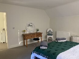5bed-10guests-fireplace-hottub-pets Ok-parking