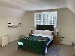 5bed-10guests-fireplace-hottub-pets Ok-parking