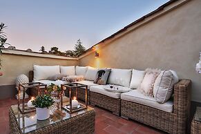 Casa Laura a Terrace Above Lucca