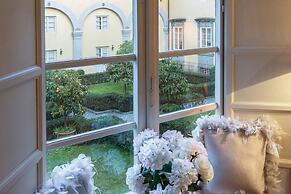 The Arnolfini Portrait Apartment