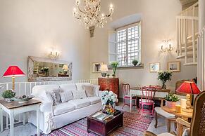 The Arnolfini Portrait Apartment