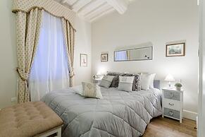 Casa Raffa in Lucca With 2 Bedrooms and 2 Bathrooms