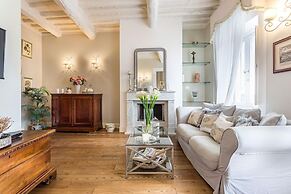 Casa Raffa in Lucca With 2 Bedrooms and 2 Bathrooms