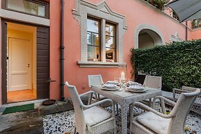 Casa Vera in Lucca With 2 Bedrooms and 2 Bathrooms