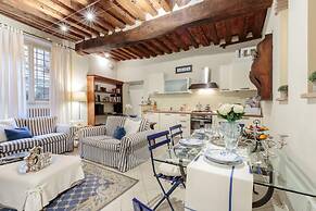 The 1400 s Apartment