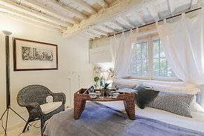 The 1400 s Apartment