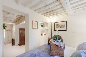 The 1400 s Apartment